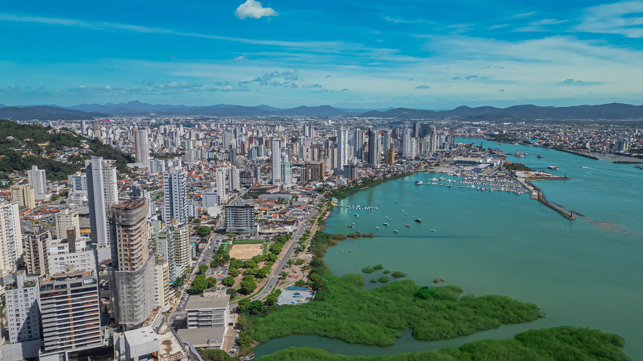 Itajaí 166 anos: como a cidade se tornou um dos mercados imobiliários mais valorizados do Brasil
